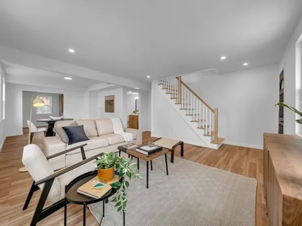 19 Oliver St, Lowell, MA 01854