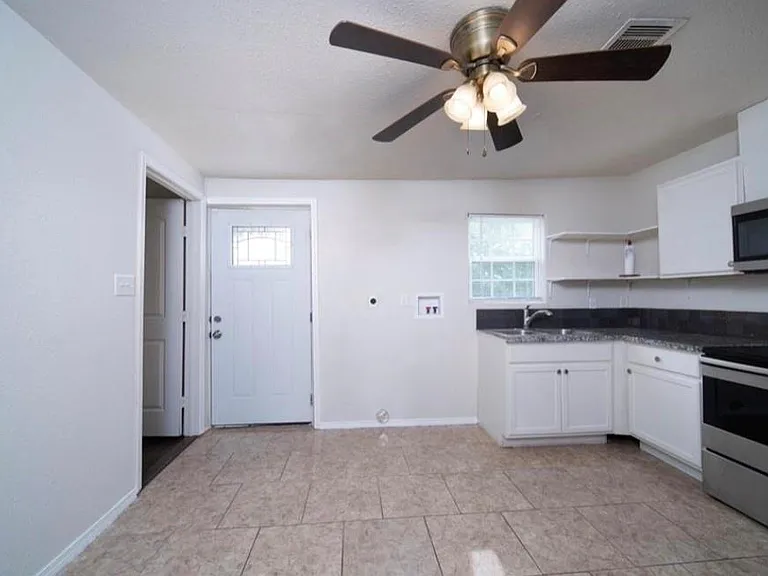 12115 Segrest Dr — Photo 12