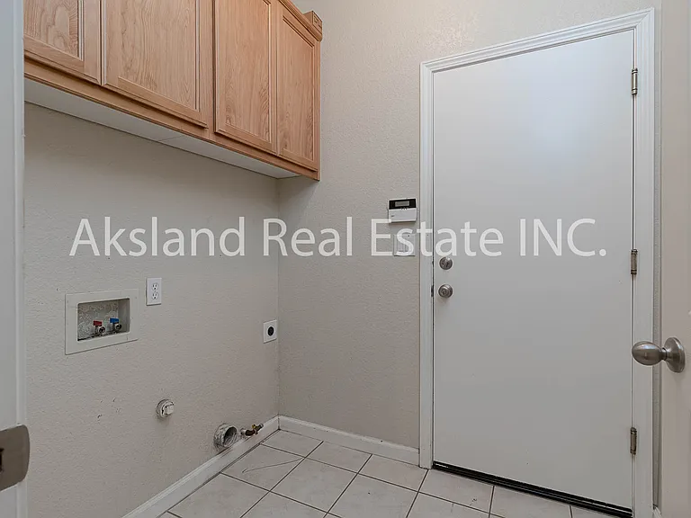 936 Heartland Dr — Photo 11