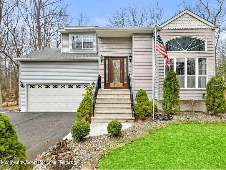 502 Cobain Rd — Photo 1