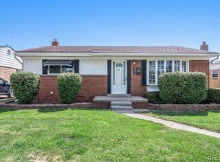 25150 Chippendale St, Roseville, MI 48066