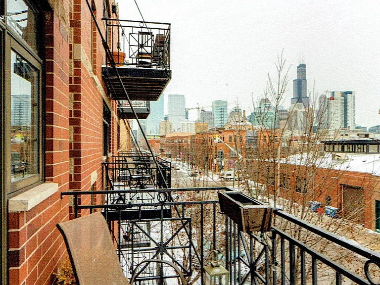1048 W Fulton Market #3 — Photo 14
