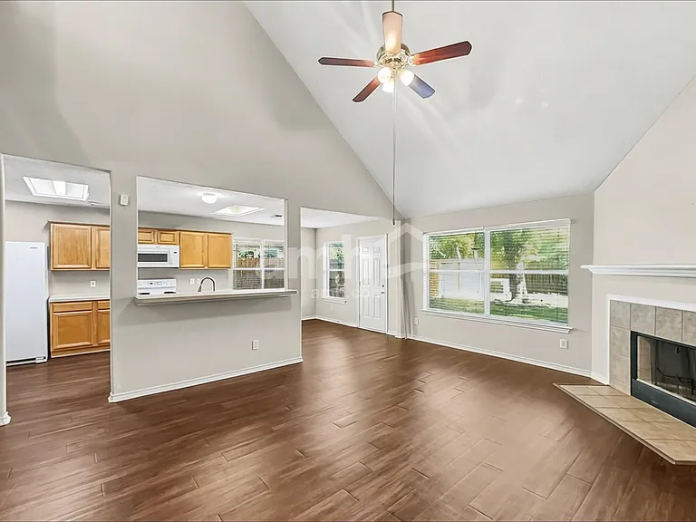 7015 Atasca Creek Dr — Photo 6