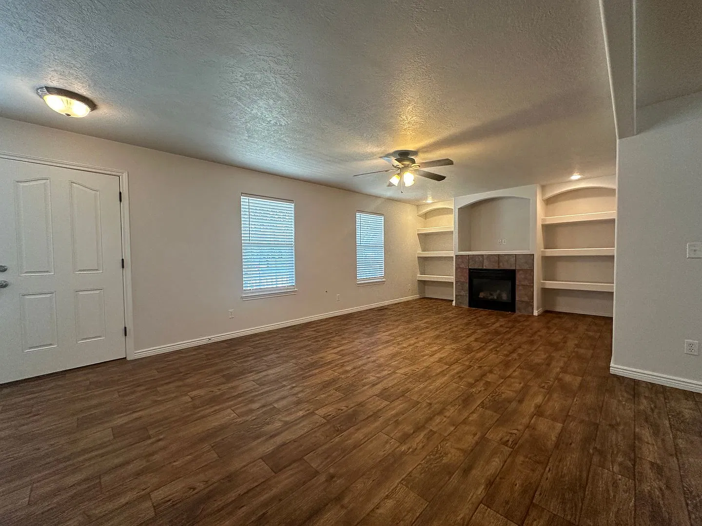 3bed 2.5bath w/bonus in great Meridian location — Photo 2