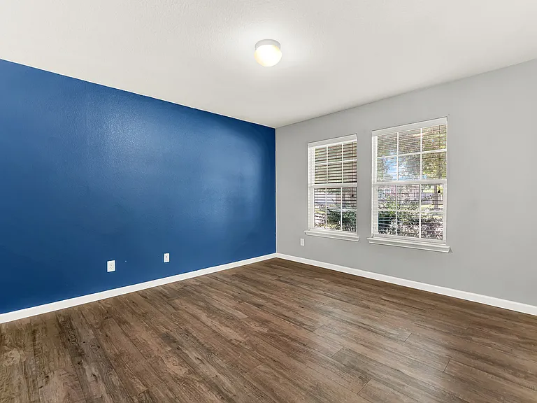 4613 Mountain Oak St — Photo 3