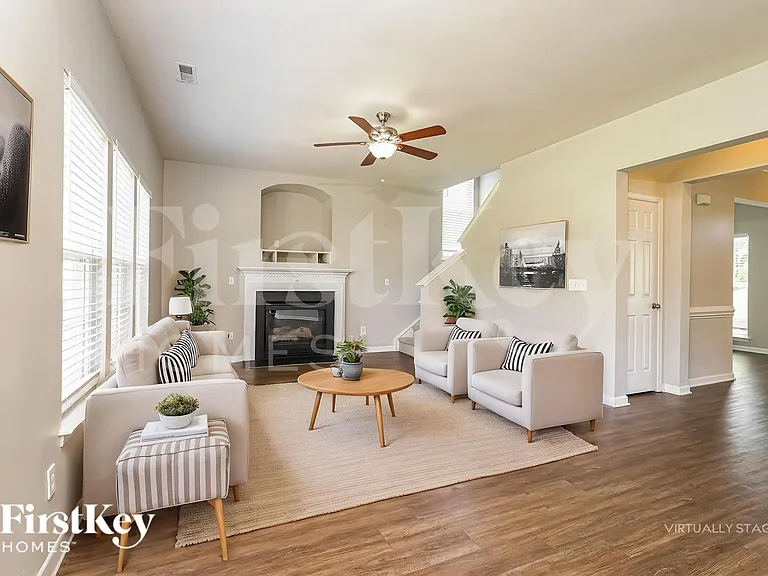 4204 Laurel Ridge Cir — Photo 3