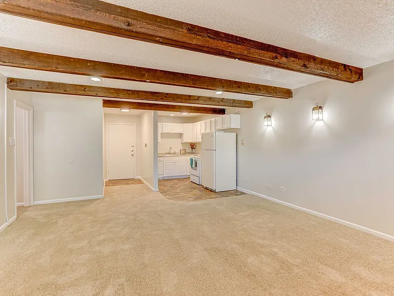 Monaco Parkway Apartments — Photo 11