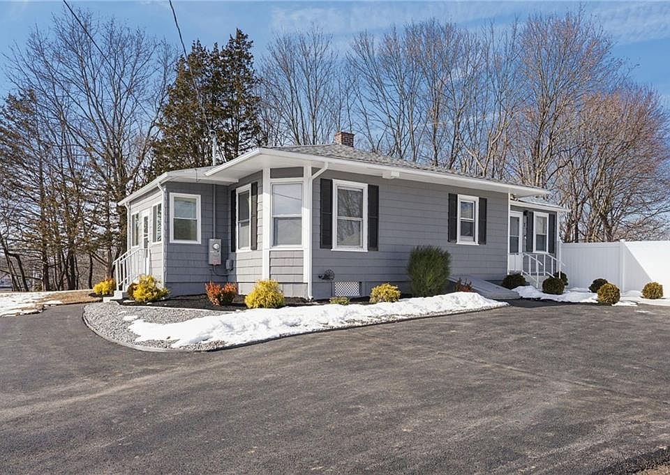 1st image of 2 Fairgreen Dr
