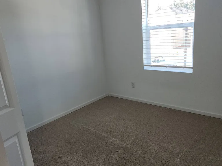 5911 NE 120th St — Photo 11
