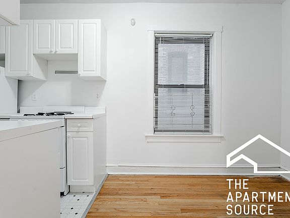 3rd image of 2237.5 N Bissell Ave #1W