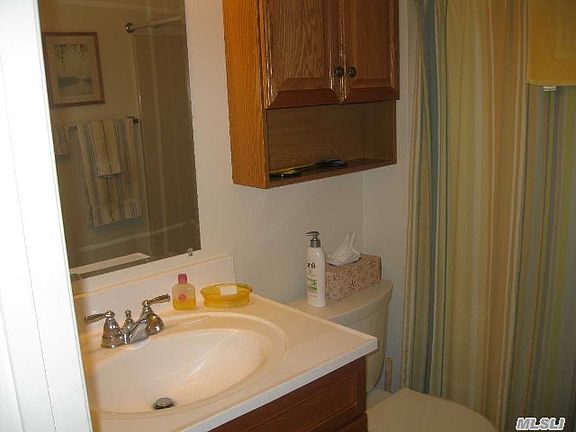 4th image of 215 E Main St APT 6