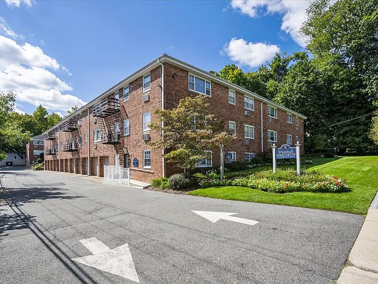 Whitehall Apartments — Photo 21