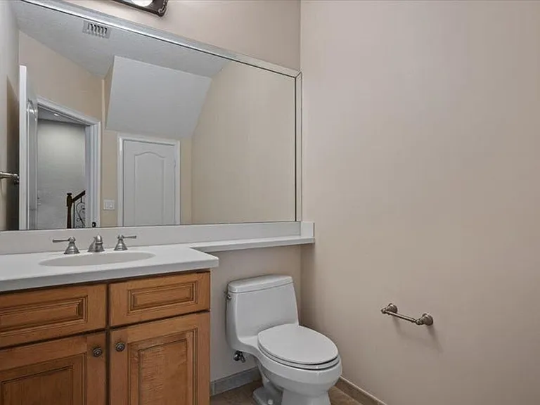 4902 Vine Cliff Way E — Photo 18