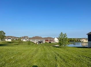 Ltd40 Mohican Trl, Waukesha, WI 53189