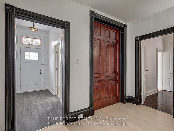5th image of 36 Adelaide St S