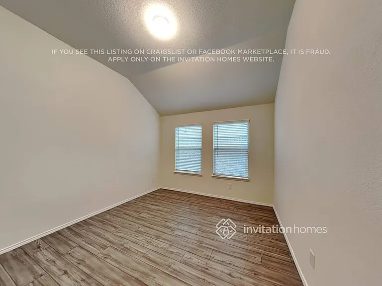 1800 Alamandine Ave — Photo 5