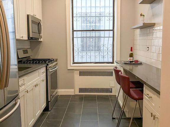 4th image of 586 E 93rd St #1
