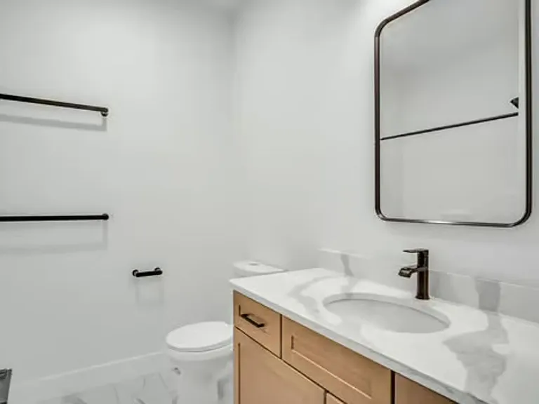 1309 N Bridge St — Photo 32