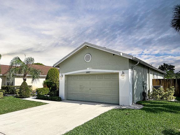 3rd image of 1007 Park Hill Dr