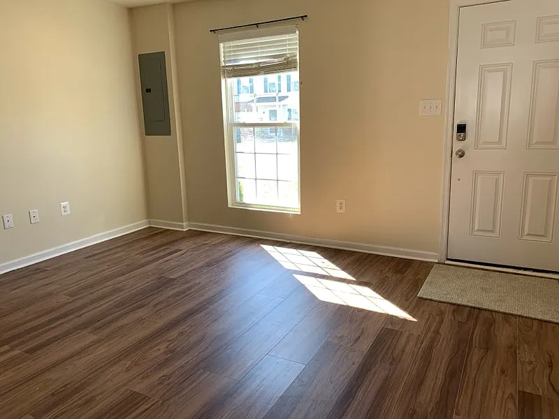 3 bed, $2,050 — Photo 2