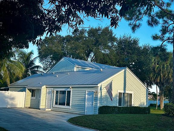 2nd image of 198 SW 15th Ct