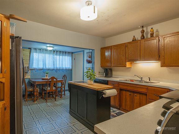 5th image of 1031 W Glenwood St