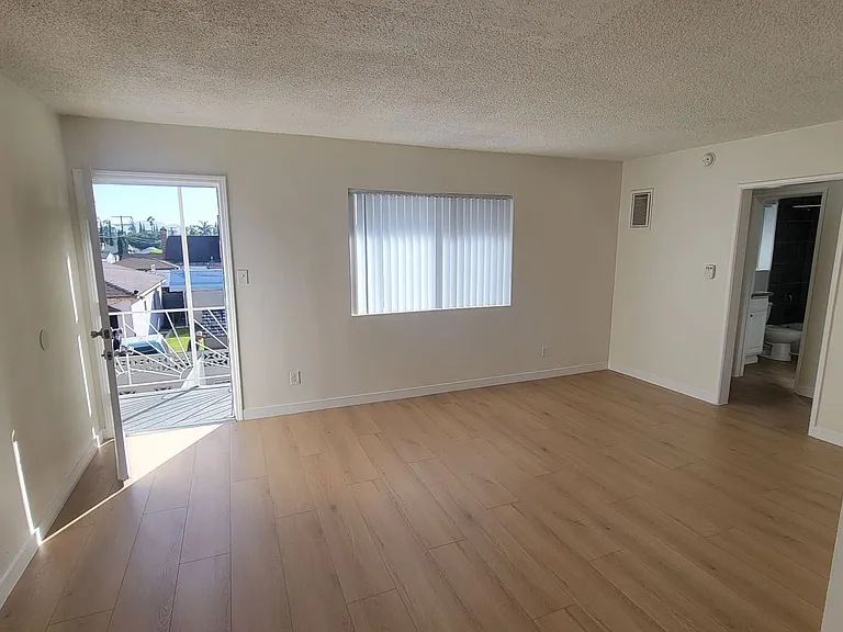 6336 Tujunga Ave — Photo 17