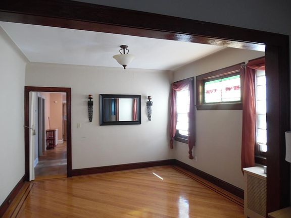 4th image of 126 Kingsley Ave