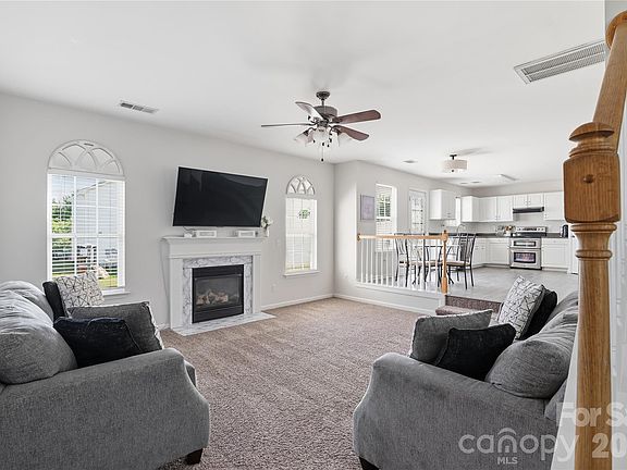 5th image of 178 Madelia Pl