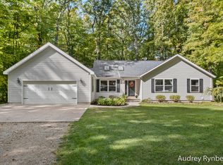 5707 S Cozy Point Dr, Newaygo, MI 49337