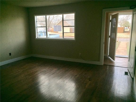2nd image of 516 E Cavalry St