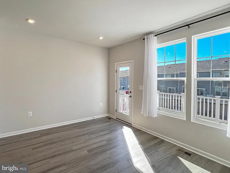 204 Anthem St — Photo 7