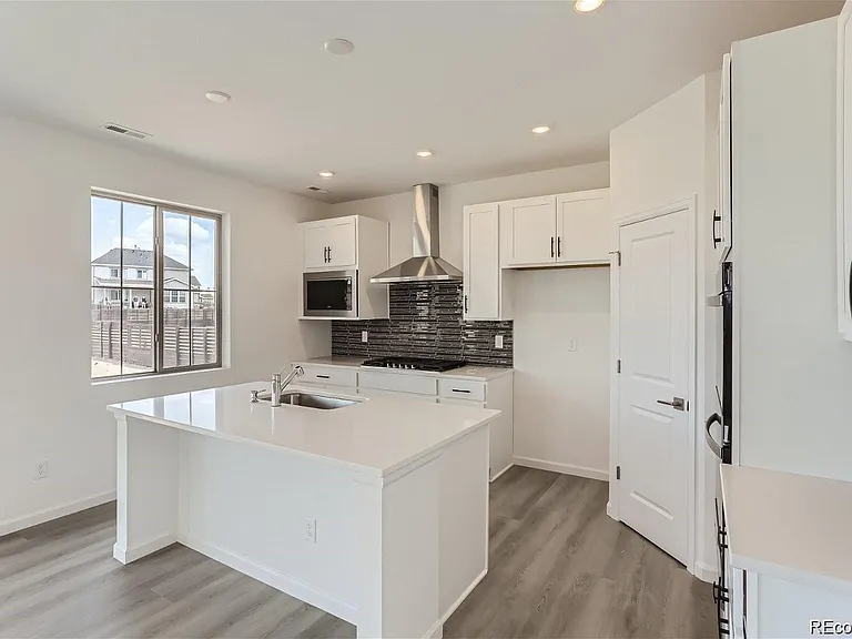 170 S Vandriver Way — Photo 3