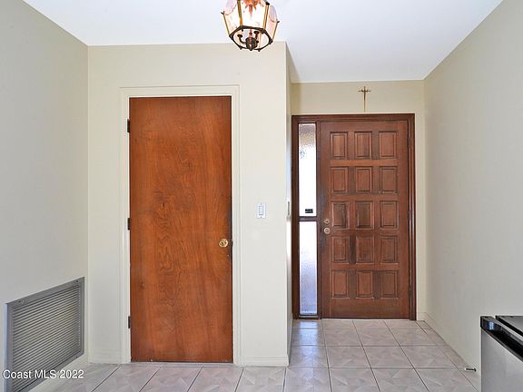 5th image of 525 Summerset Ct
