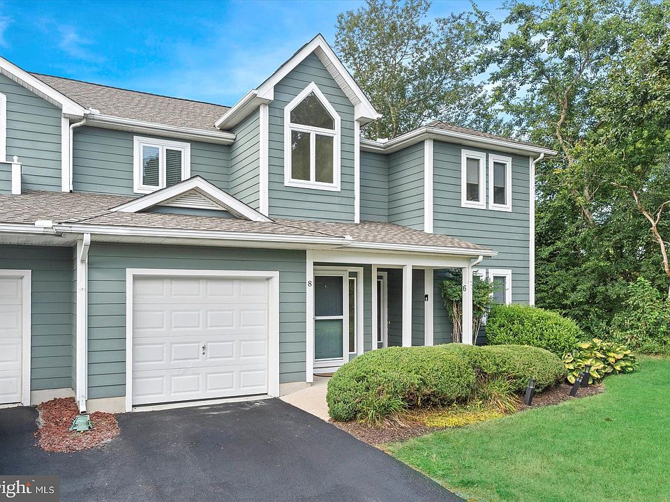 1st image of 8 Cypress Ln