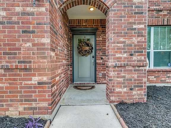3rd image of 4917 Carrotwood Dr