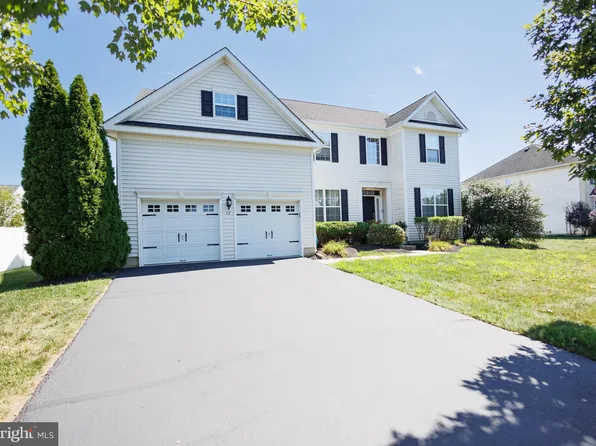 12 Buckingham Dr, Berlin, NJ 08009