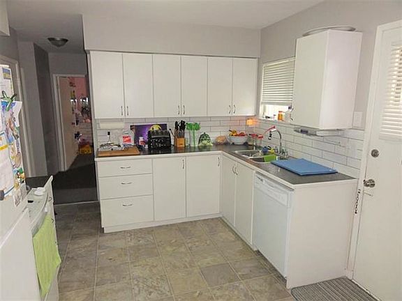 3rd image of 11480 96a Ave