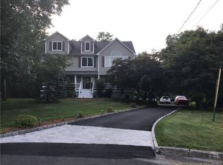 3 Boxwood Ct, Valhalla, NY 10595