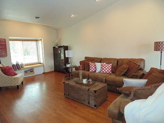 2nd image of 32 Essex Dr
