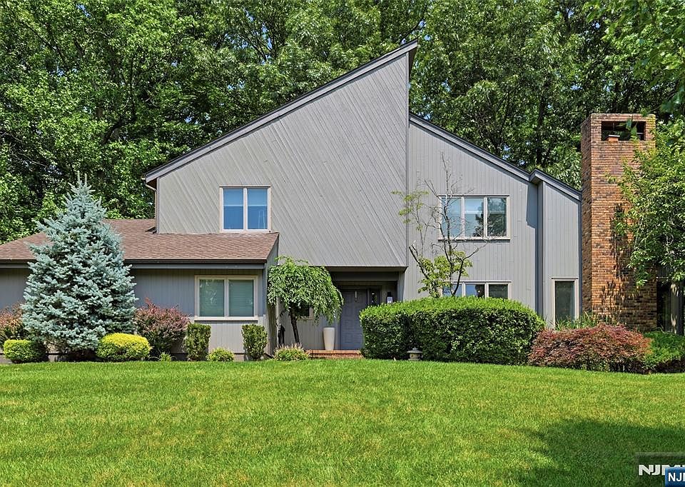 1st image of 8 Bayard Lane