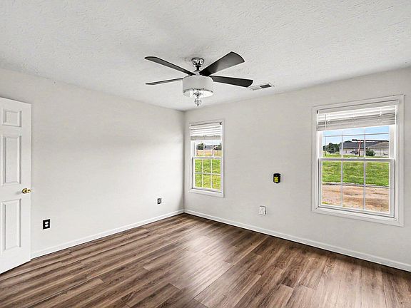 4th image of 263 Creekwood Dr