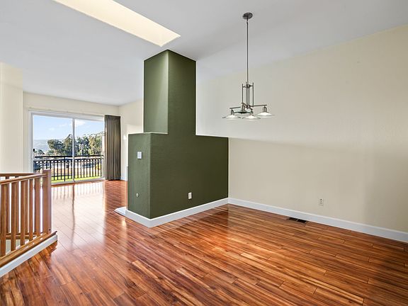 3rd image of 15 Baycrest Way