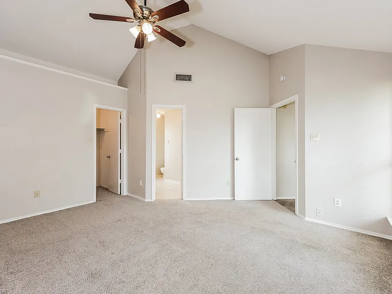 6423 Woodstream Trl — Photo 10