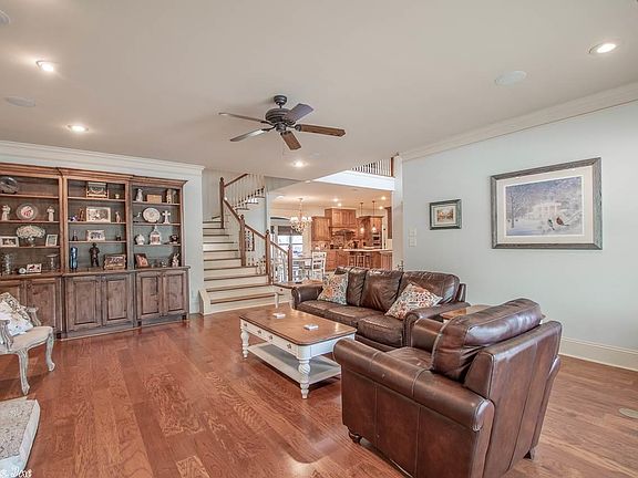 5th image of 4235 Robinwood Cir