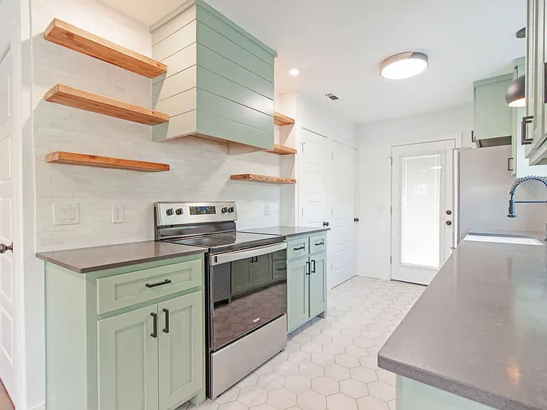 400 W Poplar St #D — Photo 12