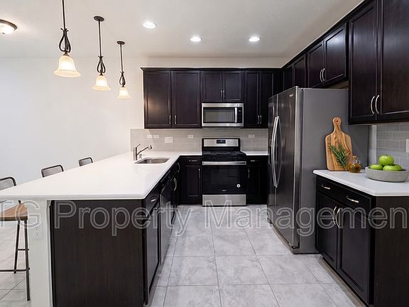 5th image of 40 Pinebury Ln