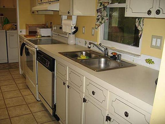2nd image of 705 Robin Ln