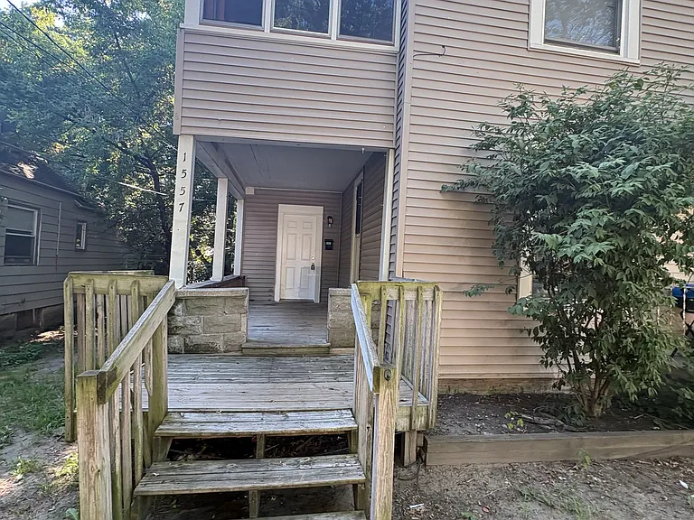 1557 Forrest Ave NE — Photo 9