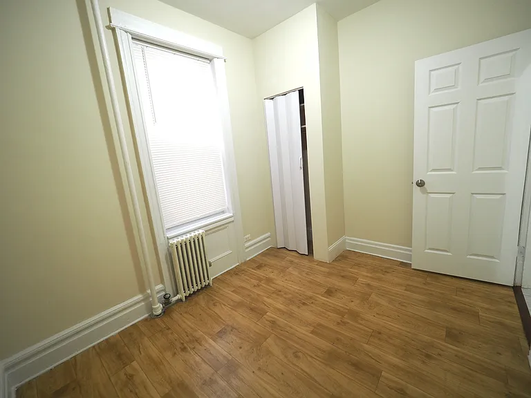 21-22 Newtown Ave #2 — Photo 9